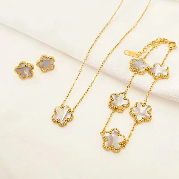 Golden Elegance Leaf Bracelet