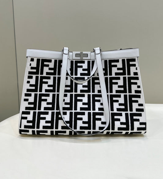FENDI Everyday Tote Royal tushar